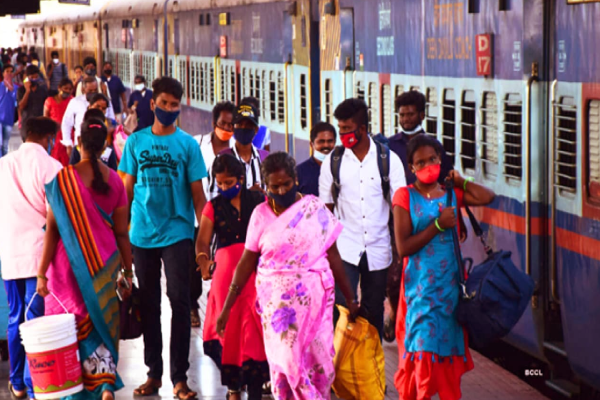 இதில் ஒரு நாளைக்கு ரயிலில் சுமார் 2 கோடியே 40 லட்சத்திற்கும் அதிகமான பயணிகள் பயணிக்கின்றனர். Story