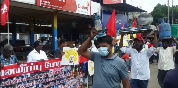 விலைவாசி உயர்வுக்கு எதிராக வவுனியாவில் கவனயீர்ப்புப் போராட்டம்!