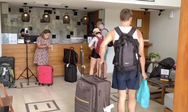 ரஷ்ய மற்றும் உக்ரேனிய சுற்றுலாப் பயணிகளுக்கு இலவசமாக விசா நீட்டிப்பு