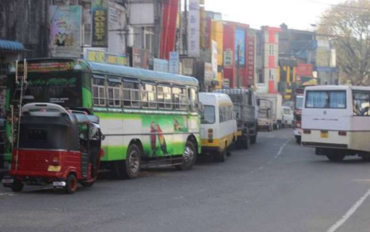 இன்றும் ஹட்டனில்  எரிபொருளுக்கு வரிசை