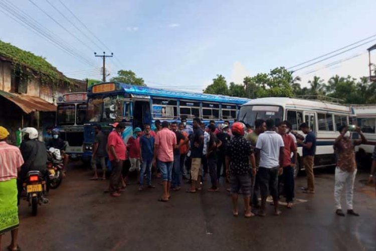 ஆர்ப்பாட்டத்தால் சிலாபம் - கொழும்பு வீதியில் போக்குவரத்து பாதிப்பு