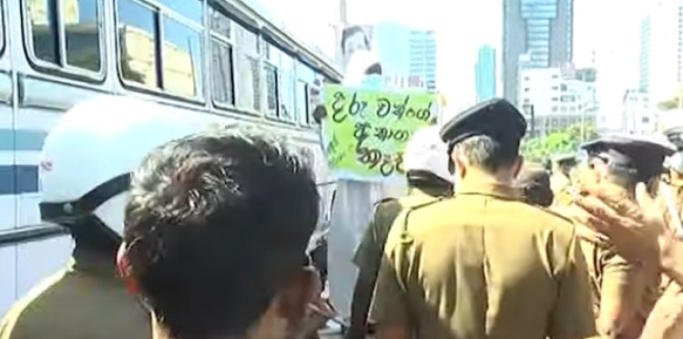 அலரி மாளிகை முன்பாக பதற்ற நிலைமை: இளைஞர் காயம்