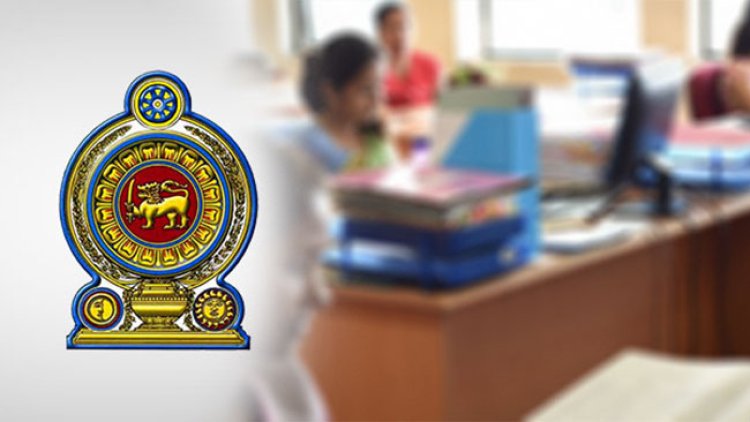 அத்தியாவசிய அரச பணியாளர்கள் மாத்திரம் இன்று சேவைக்கு