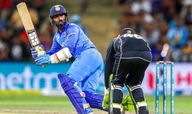 மீண்டும் தினேஷ் கார்த்திக்! இந்திய அணி கேப்டனை வச்சு செஞ்ச பிரபல வீரர்