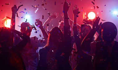 சுற்றிவளைக்கப்பட்ட முகநூல் களியாட்டம்; 08 பேர் கைது