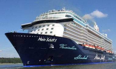 கொழும்பு துறைமுகத்தில் அதிசொகுசு கப்பல்