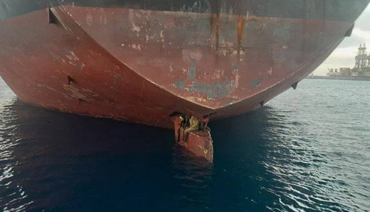 11 நாட்களாக சுக்கான் மீது இருந்த புலம்பெயர்ந்தவர்கள் மீட்பு