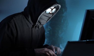 வங்கி கணக்கை ஹேக் செய்த மாணவர்கள் உள்ளிட்ட 8 பேர் கைது