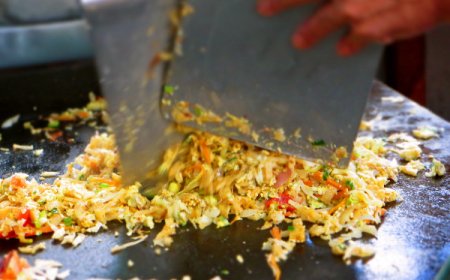 கொத்து ரொட்டி சாப்பிட முன்று லட்சம்... காதலியுடனும் வந்த சிறுவன்!