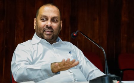 அமைச்சுப் பதவியில் இருந்து மஹிந்த அமரவீர இராஜினாமா