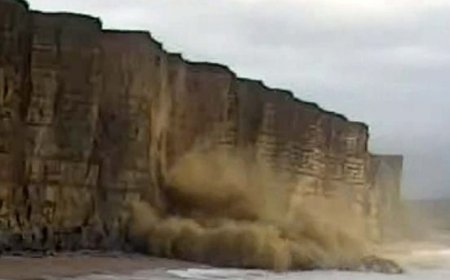 பெயர்ந்து விழுந்த 1000 டன் பிரமாண்ட பாறை