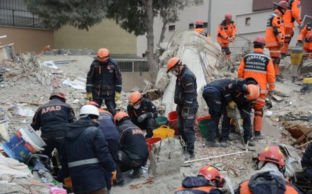Earthquake rescue work moves slowly as death toll nears 5,000