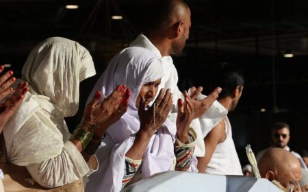 யாத்ரீகர்களுடன் சென்ற பஸ் தீப்பிடித்து விபத்து... 20 பேர் பலி