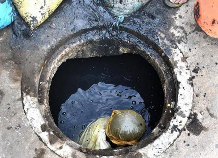 கழிவு நீர் குழியில் விழுந்து  இரு தொழிலாளர்கள் பலி