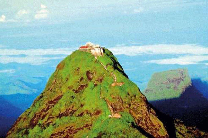 மலையில் மலைப்போல் குவியும் பிளாஸ்டிக் கழிவுகள்