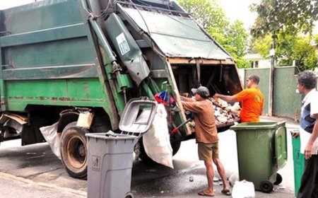 'எங்களை குப்பைகளாய் பார்க்கிறார்கள்: நாம் குப்பைகளை அகற்றாவிட்டால் நகரம் நாறிவிடும்'