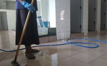 இலங்கைப் பல்கலைக்கழகங்களில் பணிநீக்கம் பெற்ற சுகாதாரத் தொழிலாளர்கள்