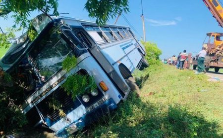 கதிர்காம யாத்திரிகள் விபத்தில் சிக்கினர்; 10 பேர் காயம்