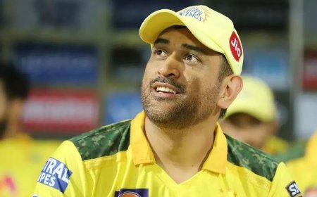 தோனி எந்த முடிவ எடுத்தாலும் 16 வருசமா இந்த ஒருத்தர் கிட்ட மட்டும்தான் சொல்வாரம்!