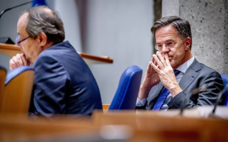 நெதர்லந்து  பிரதமர் பதவி விலகியதால் அரசியல் குழப்பம்