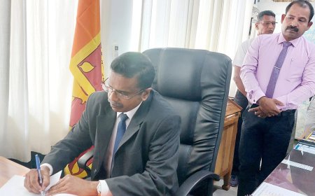 அம்பாறை மாவட்ட புதிய அரசாங்க அதிபர் கடமையை பொறுப்பேற்றார்