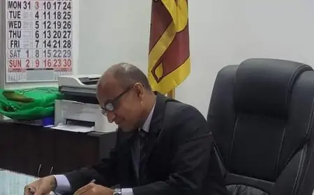 திருகோணமலை மாவட்டச் செயலாளர் கடமையை பொறுப்பேற்றார்