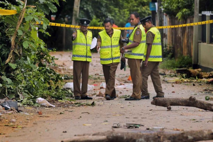 குழு மோதலில்  இருவர் கூரிய ஆயுதங்களால் வெட்டி கொலை