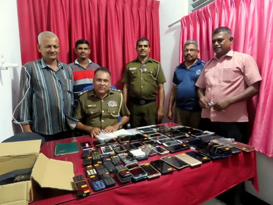 அலைபேசிகளை திருடி விற்பனை செய்த கும்பல் சிக்கியது