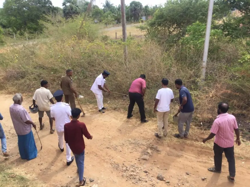 மாங்குளம் ரயில் நிலைய வளாகத்தில் சிரமதானப் பணிகள் 