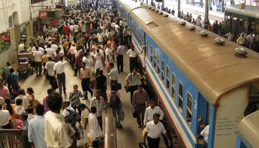ரயில் கட்டுப்பாட்டாளர்கள் பணிபுறக்கணிப்பு காரணமாக மக்கள் அவதி