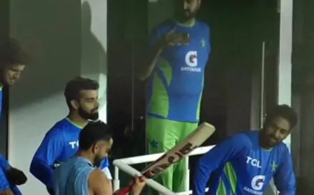 ஆசிய கோப்பை 2023 - விராட் கோலியை சந்தித்த பாகிஸ்தான் வீரர்கள்.. பயிற்சியின் போது நெகிழ்ச்சி சம்பவம்!
