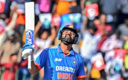 ஹிட்மேன்னா சும்மாவா? கிறிஸ் கெயிலின் சாதனையை முறியடித்த ரோகித் சர்மா