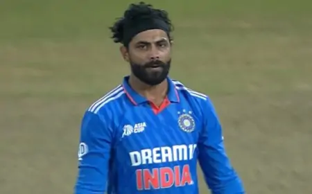 பந்தை பிடிக்க சொன்ன தடவுறீங்க.. இஷான் கிஷனால் கோபமடைந்த ஜடேஜா!