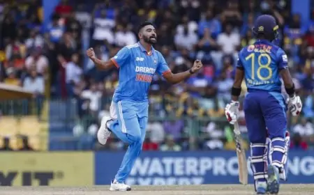 என்ன மாதிரி பவுலிங்.. சிராஜ் படைத்த மாஸ் ரெக்கார்ட்.. மொத்தமாக ஆடிபோன இலங்கை வீரர்கள்!