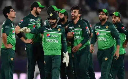 உலக கோப்பைக்கான பாகிஸ்தான் அணி அறிவிப்பு: முக்கிய வேகப்பந்து வீச்சாளர் இல்லை