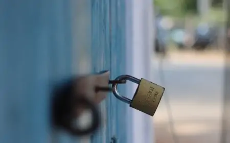 ஹர்த்தாலை எதிர்த்து யாழில் துண்டுப் பிரசுரம் விநியோகம்