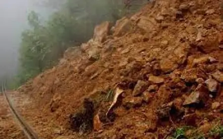 மண்மேடு சரிந்து விழுந்து பாடசாலை மாணவன் மரணம்!