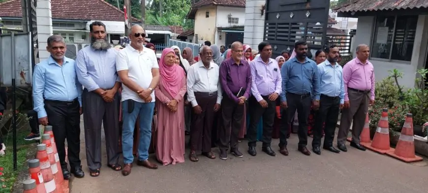 தசாப்தங்களைக் கடந்து கௌரவிக்கப்பட்ட ஆசிரியர்கள்!