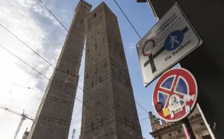 இடிந்து விழும் அபாயத்தில் 'சாய்ந்த கோபுரம்'... பாதுகாப்பு நடவடிக்கை தீவிரம்