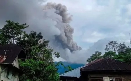 இந்தோனேசியாவில்  எரிமலை வெடித்ததில் 11 பேர் உயிரிழப்பு!