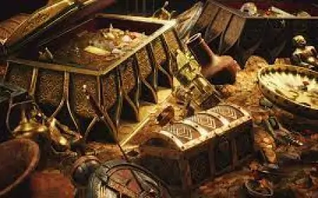 பழங்கால பொக்கிஷங்களுடன் எண்மர் கைது!