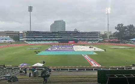 கொஞ்சம் கூட கருணை காட்டாமல் வெளுத்து வாங்கிய மழை... ஒரு பந்துகூட வீசப்படவில்லை... தடைப்பட்டது முதலாவது டி20!