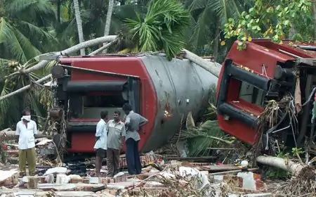 சுனாமியில் உயிரிழந்தோருக்கு 2 நிமிட மௌன அஞ்சலி