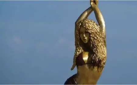 பிரபல கொலம்பியப் பாடகி ஷகிராவுக்கு சிலை!