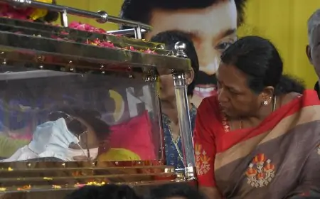 கேப்டன் விஜயகாந்த் இறுதி பயணம்... அரசு மரியாதையுடன் நல்லடக்கம்!