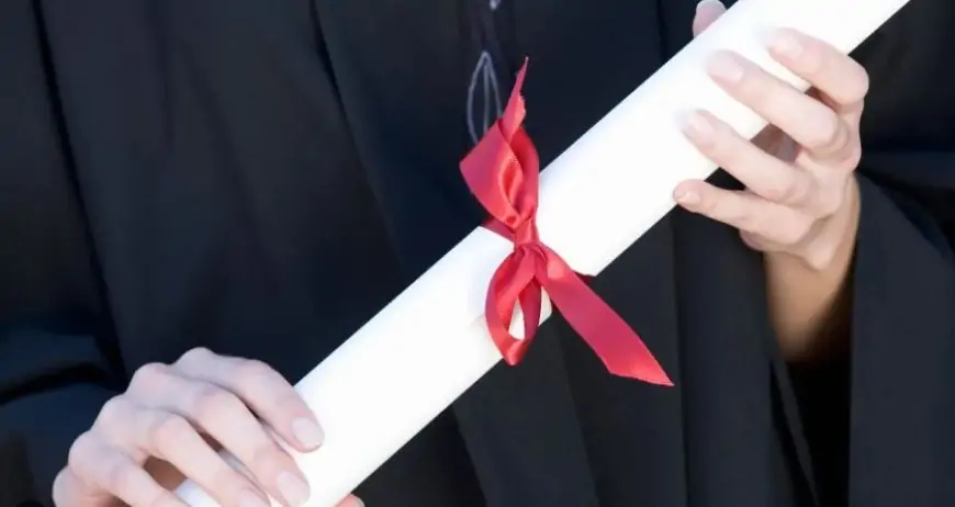 பம்பலப்பிட்டியில் போலி கல்வி நிலையம் சுற்றிவளைப்பு; யுவதி கைது!