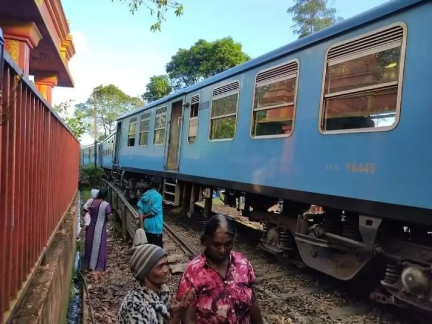 மலையக ரயில் சேவை பாதிப்பு; டிக்கிரி மெனிகே ரயில் தடம்புரண்டது! 