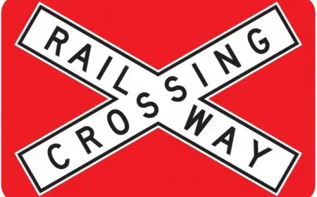 வடகிழக்கு ரயில் கடவை காவலர்கள் நாள் சம்பளம் 250 ரூபாய்!