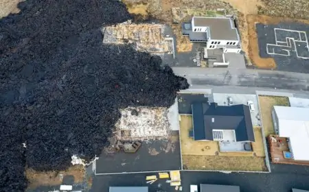 ஐஸ்லாந்தில் எரிமலை வெடிப்பு... தீக்கிரையான வீடுகள்...!