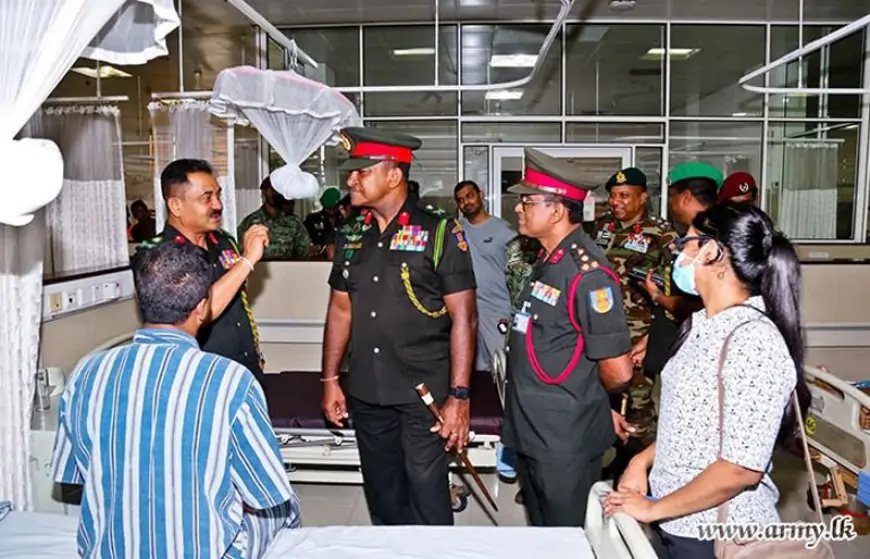 காயமடைந்த வீரர்களை இராணுவத் தளபதி மருத்துவமனைக்கு சென்று பார்வையிட்டார் 